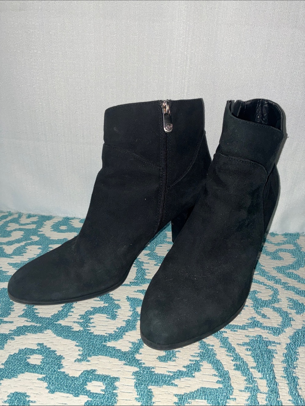 Adrienne Vittadini Women’s Sz 9 1/2 M Black Suede Ankle Booties